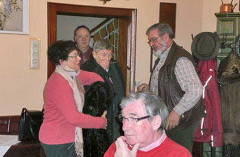 Hier die Aufklärung, Wolfgang mit Gattin waren tief eingeschneit und mußten das Auto erst freischaufeln!